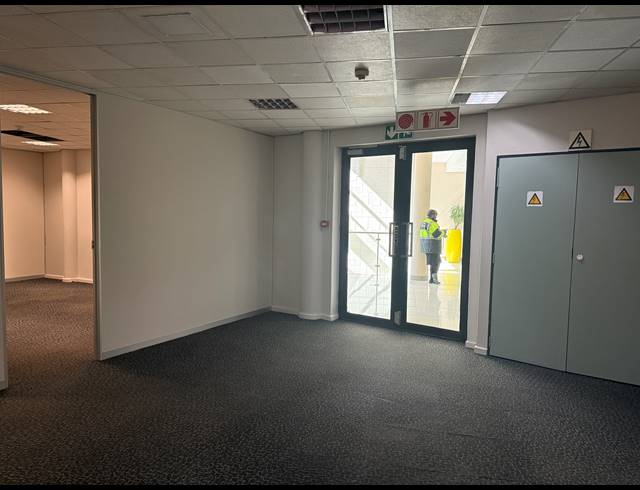 248M² OFFICE TO LET IN PARKTOWN